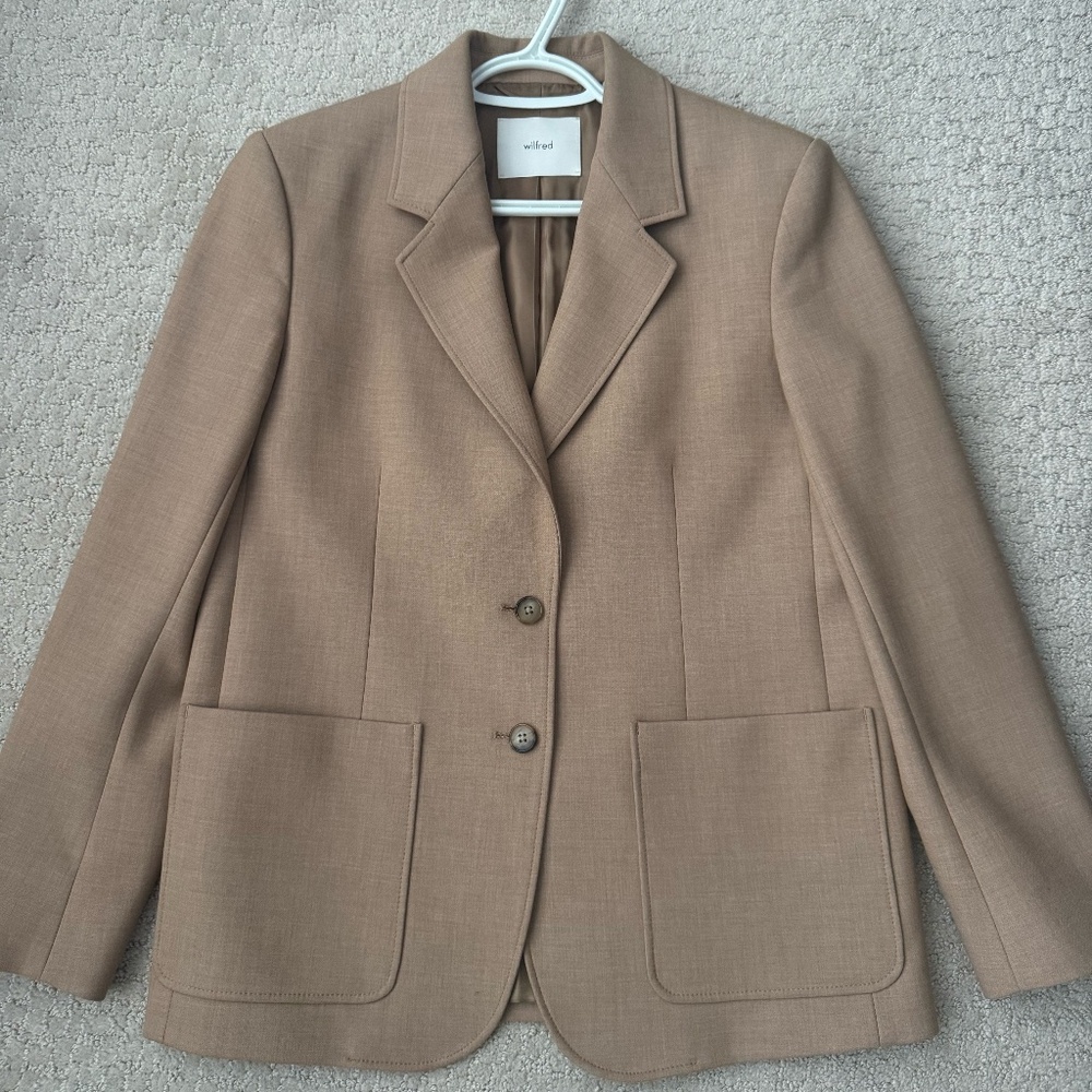 Aritzia Blazer- Excellent condition like new- size 6 (2xs)